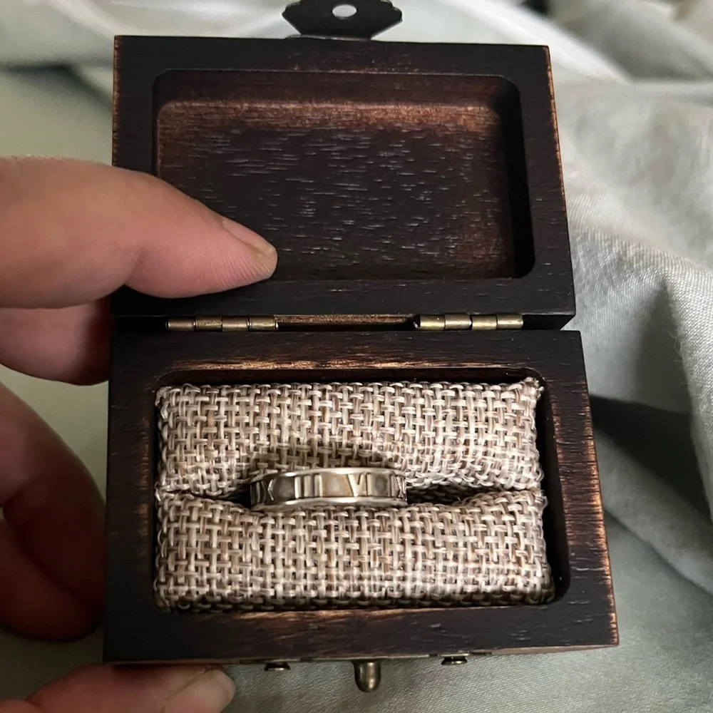 Tiffany & Co. Atlas Roman Numeral Band Band Ring Size 5.5 - Picture 4 of 5